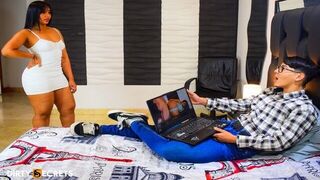 БОТАНИК МЕЧТАЕТ ТРАХНУТЬ СВОЮ СВОДНУЮ СЕСТРУ. порно